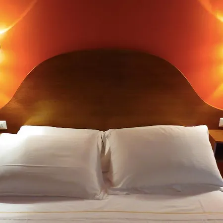 Отель Extrahotel Paradise 2*